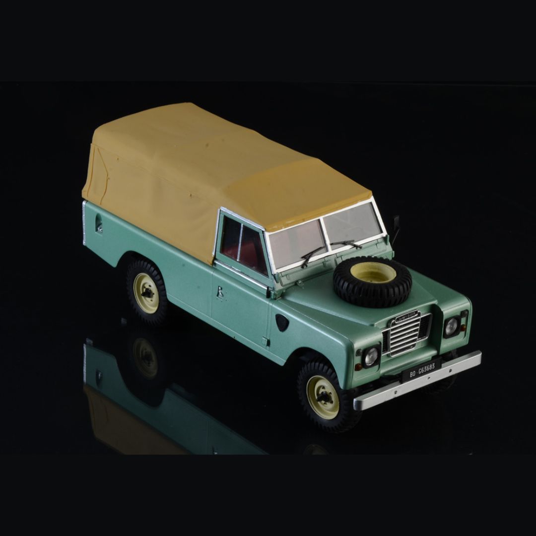 ITALERI 1/24 Land Rover 109 LWB