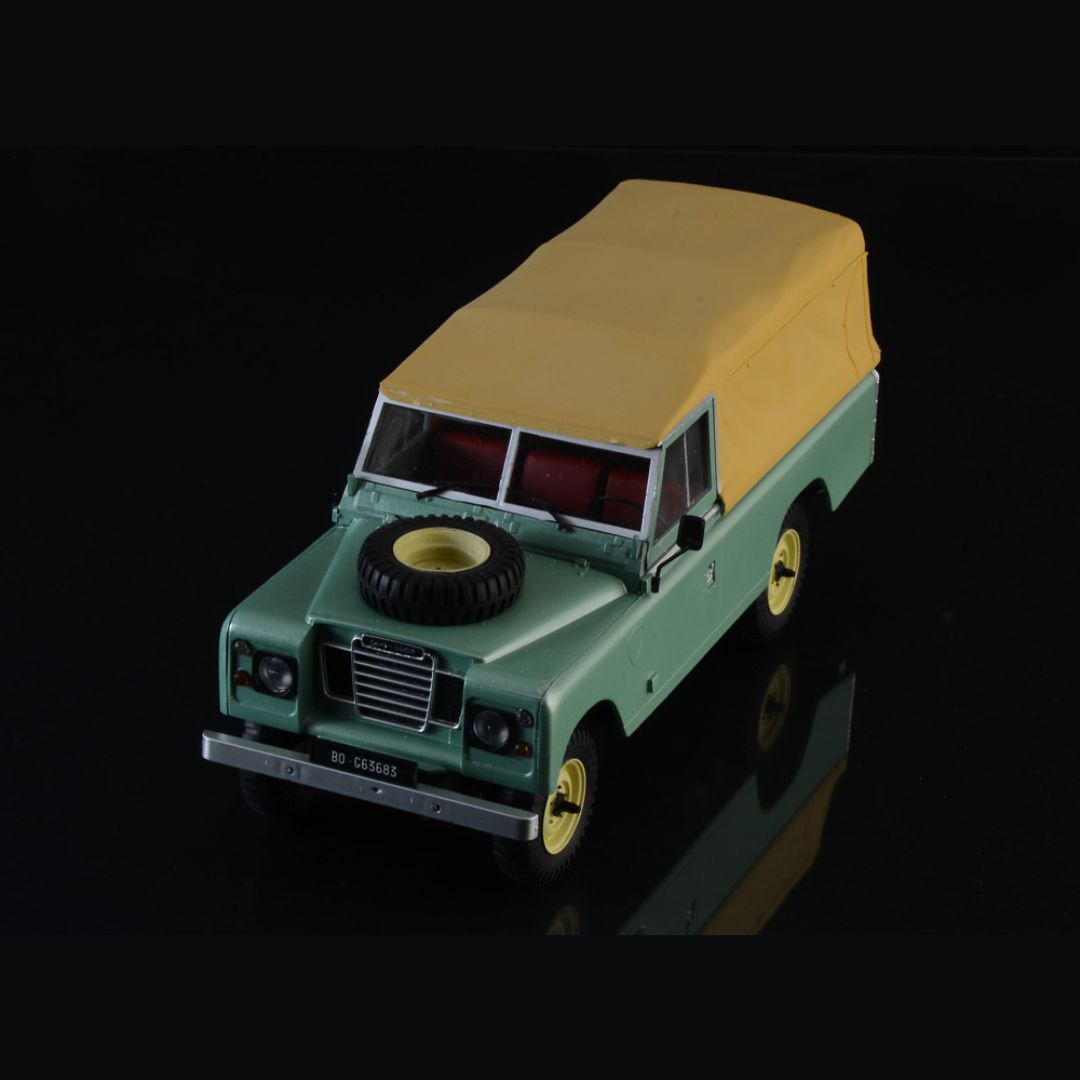ITALERI 1/24 Land Rover 109 LWB