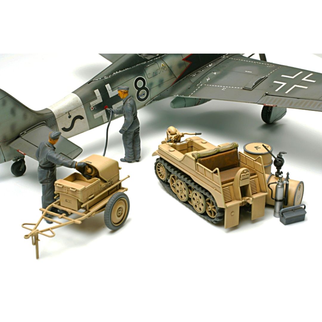 TAMIYA 1/48 German Aircraft Power Supply Unit & Kettenkraftrad (32533)