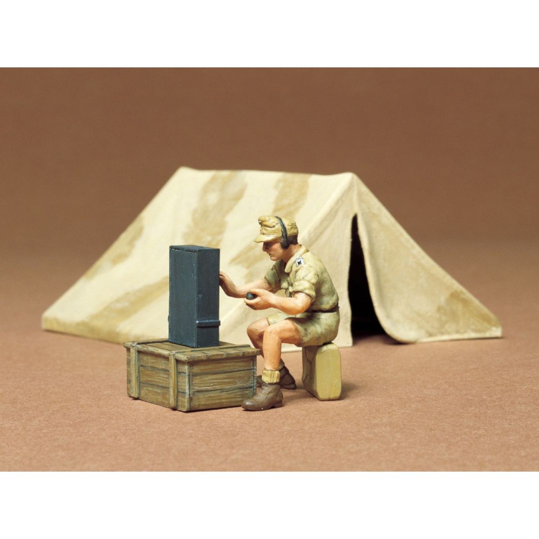 TAMIYA 1/35 Tent Set with German Soldier (35074)