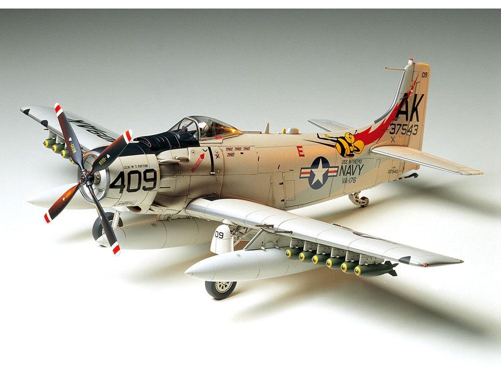 TAMIYA 1/48 Douglas A-1H Skyraider (61058)