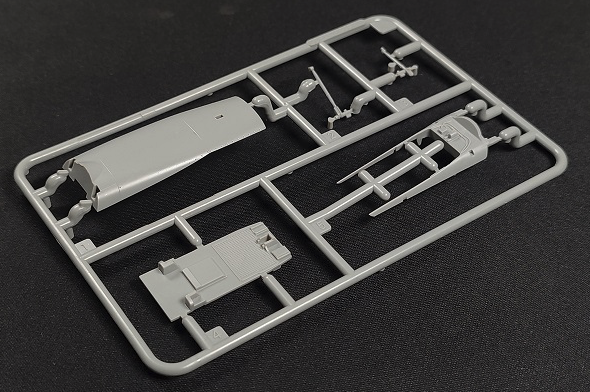 1/48 F/A-18C VFA-27 Royal Maces (KINETIC K48114)