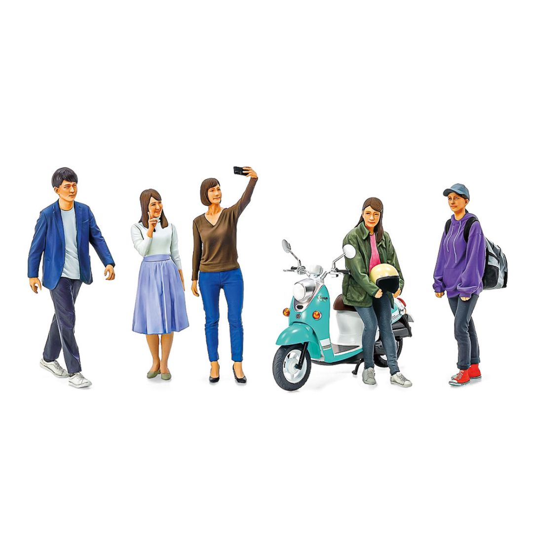 TAMIYA 1/24 Campus Friends Set II (Scooter & 5 Figures) (24356)