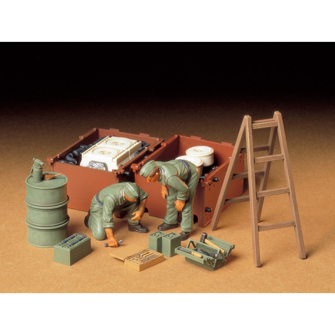 TAMIYA 1/35 German Tank Engine Maintenance Crew Set (35180)