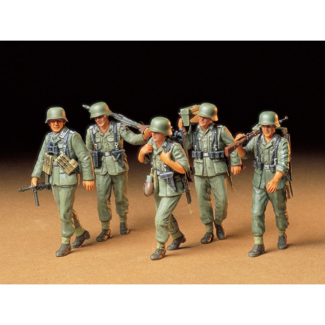 TAMIYA 1/35 German Machine Gun Crew On Maneuver (35184)